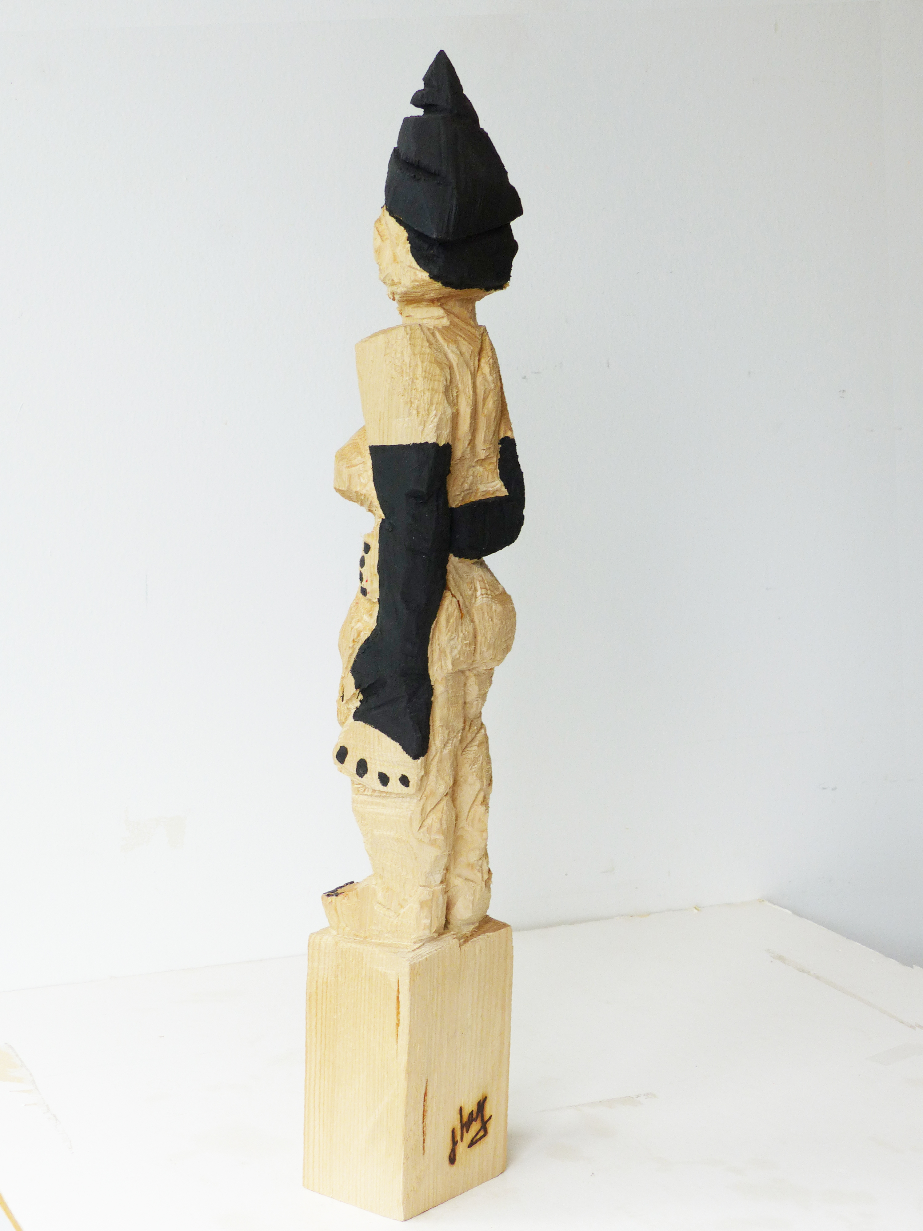Skulptur "Fetisch Frau, Pyramide" (2021)