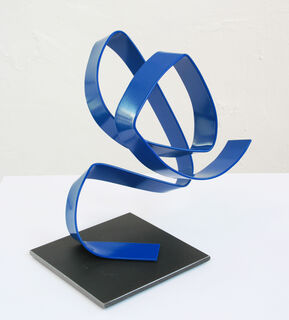 Sculpture "from the series: small enthusiasts (blue I)" (2022)