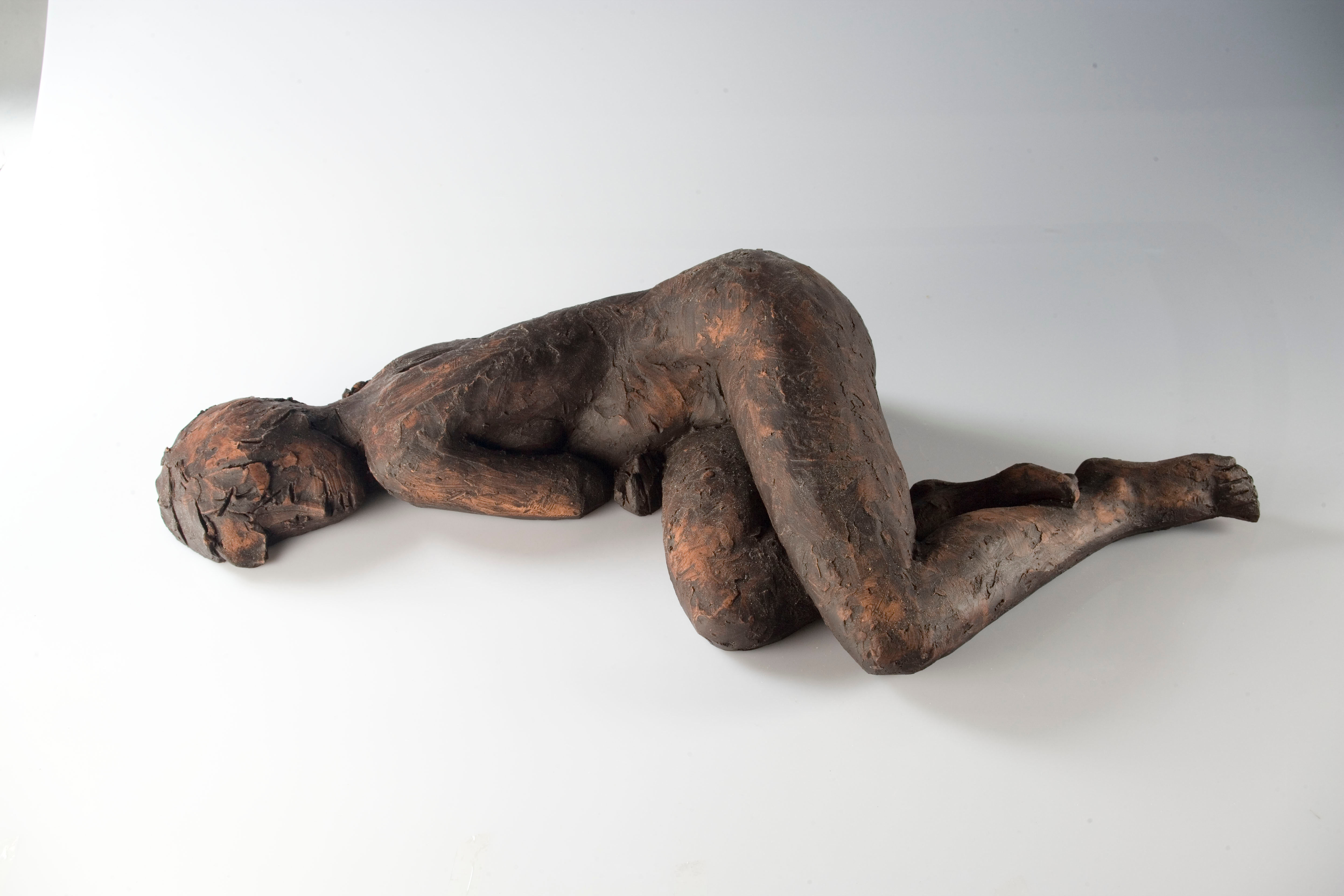Skulptur "Liegende Frau" (2014)