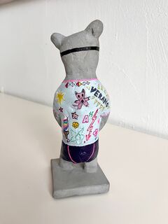 Skulptur "Paloma, die Superheldin" (2024)