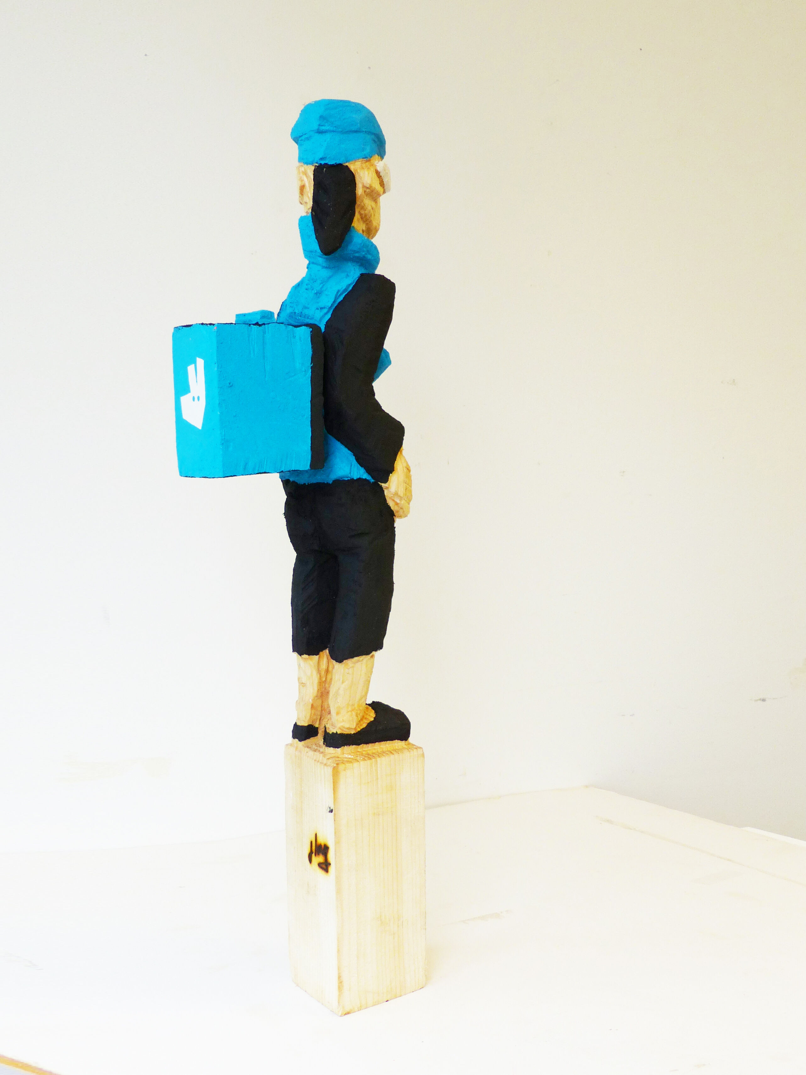 Sculpture "Delivery service I" (2022)