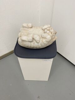 Skulptur "Katze im Schlaf" (2022)