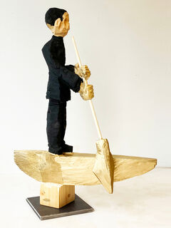 Skulptur "Fährmann im vergoldetem Boot (24 Karat)" (2023)
