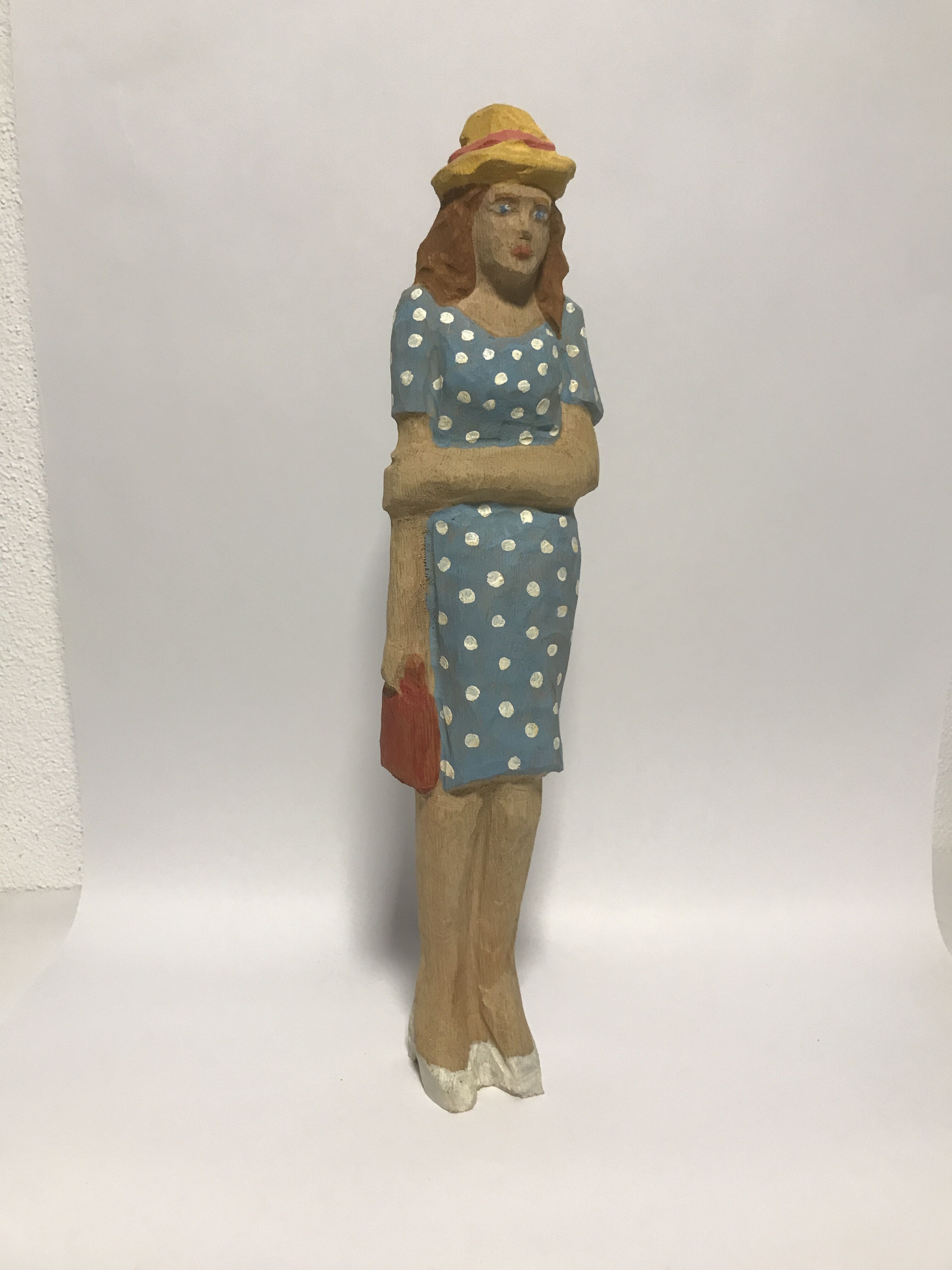Sculpture "Woman in summer dress with hat" (2022)