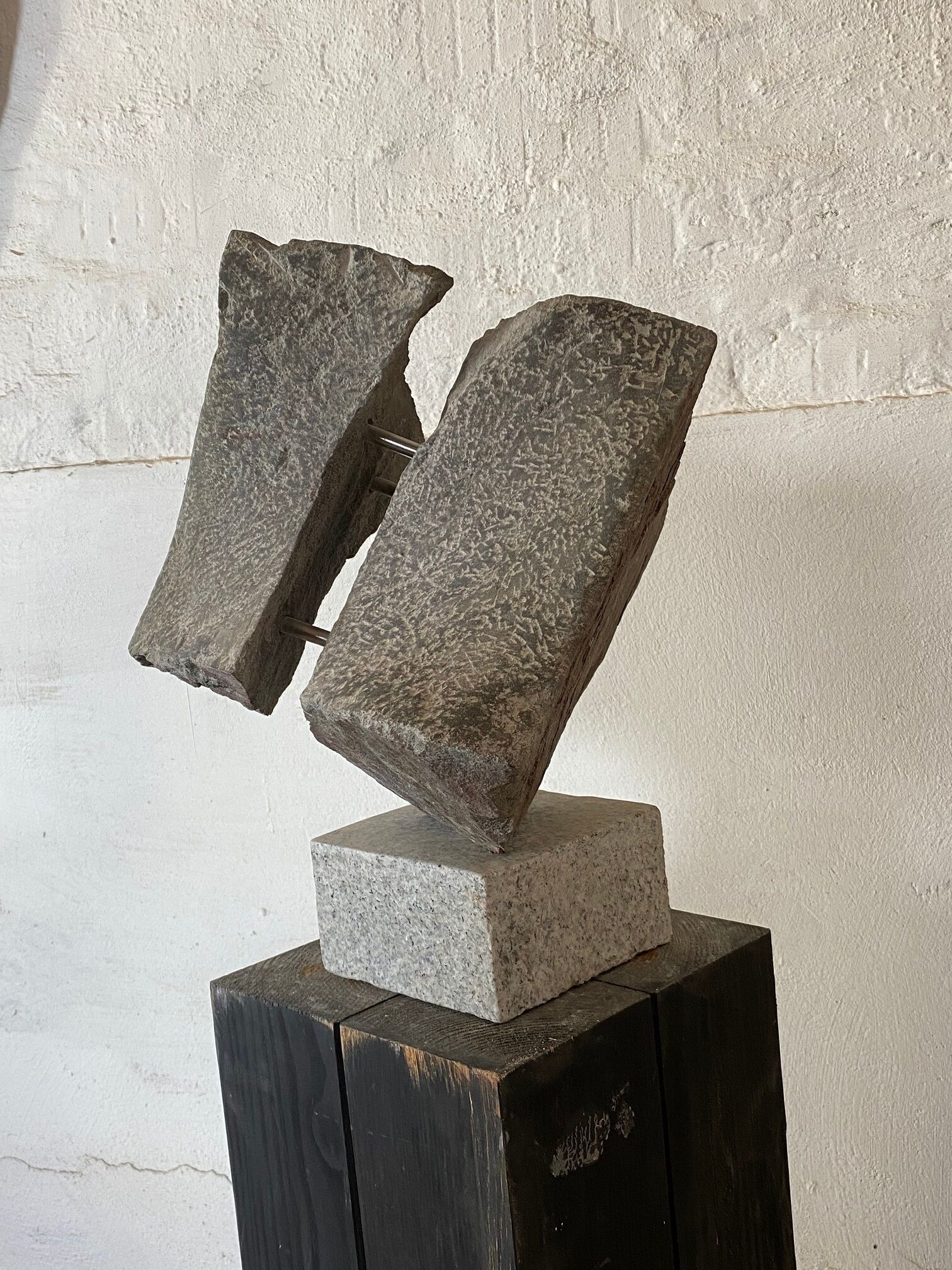 Sculpture "Broken time" (2022)