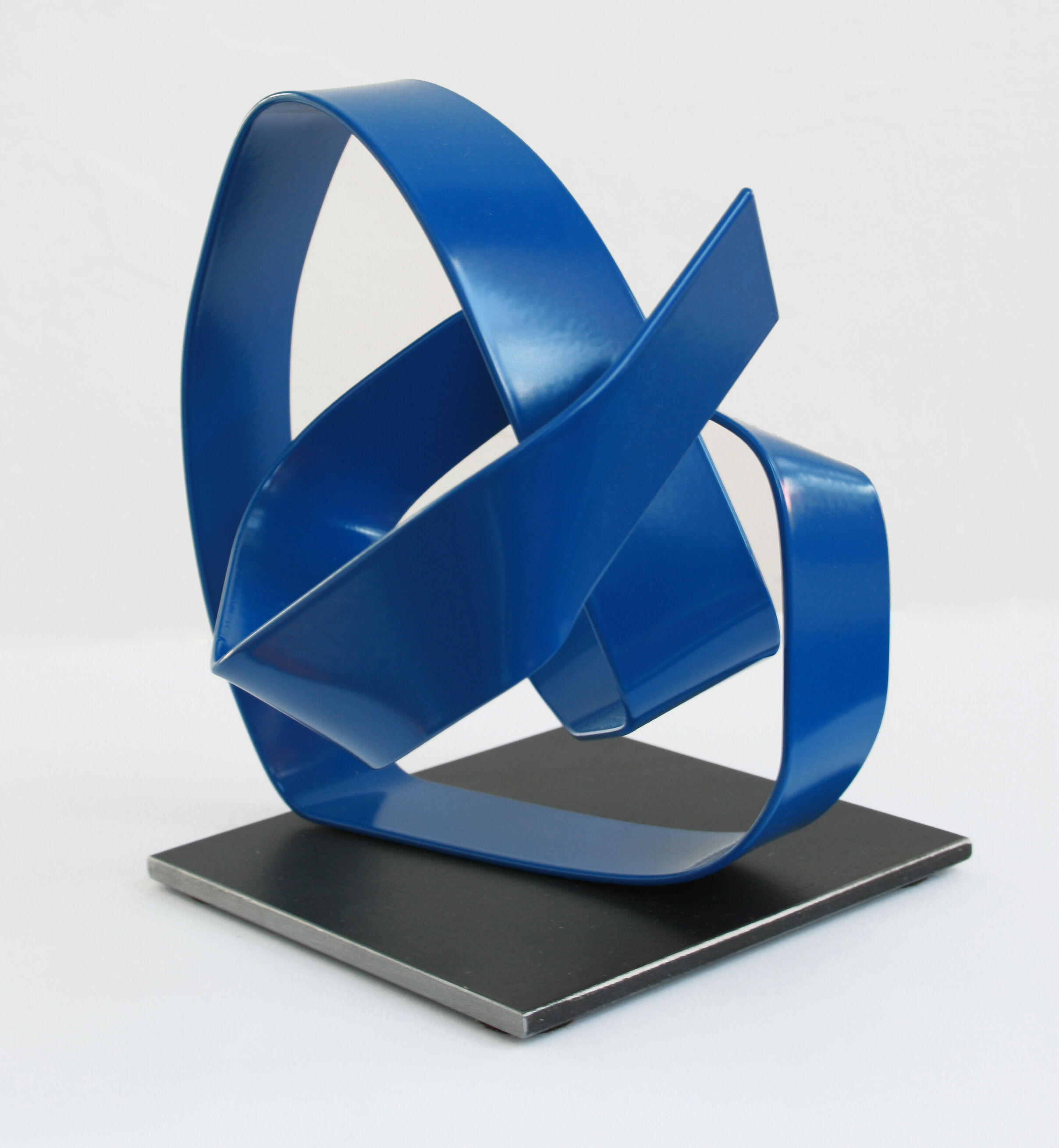 Skulptur "aus der Serie kleine Enthusiasten (blau II)" (2022)