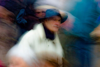 Bild "Einzeln suchend" (2010)